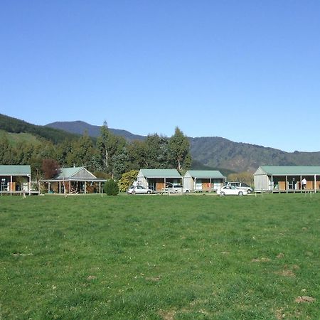 Smiths Farm Holiday Park Linkwater ภายนอก รูปภาพ